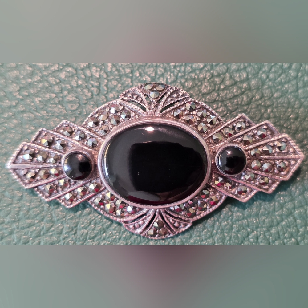Elegant 925 Sterling Marcasite Onyx brooch